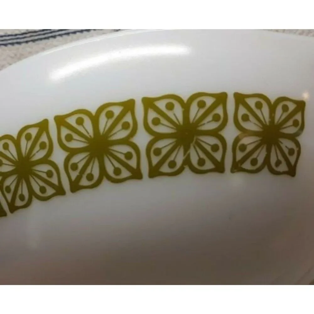 Pyrex Cinderella Autumn Verde Floral 4 Qt Green Square Flowers 444 Opal
